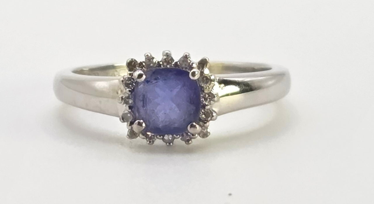 2293 :18ct White Gold Violet Blue Tanzanite 16 Sparkling Diamonds Ring