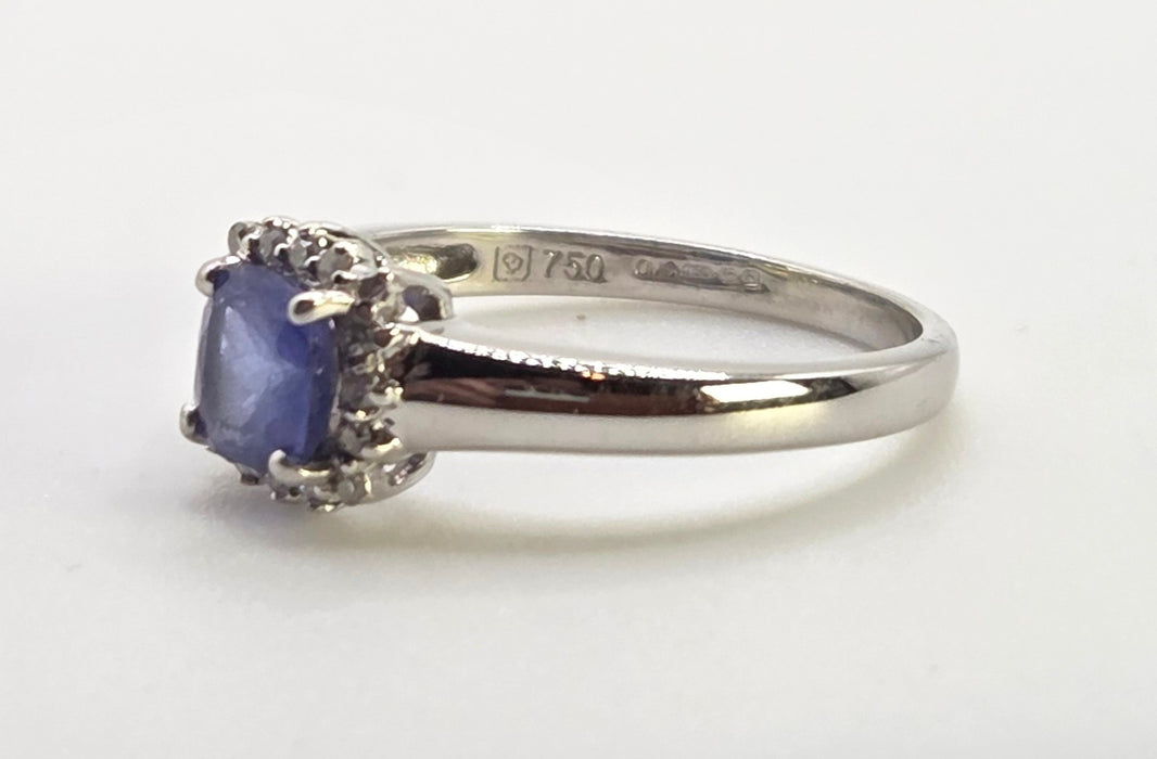 2293 :18ct White Gold Violet Blue Tanzanite 16 Sparkling Diamonds Ring