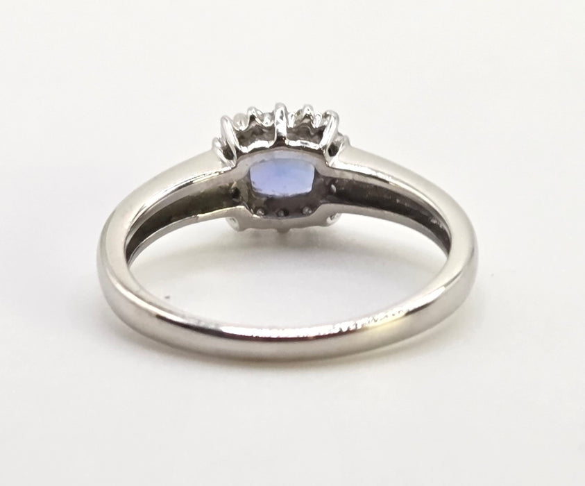 2293 :18ct White Gold Violet Blue Tanzanite 16 Sparkling Diamonds Ring