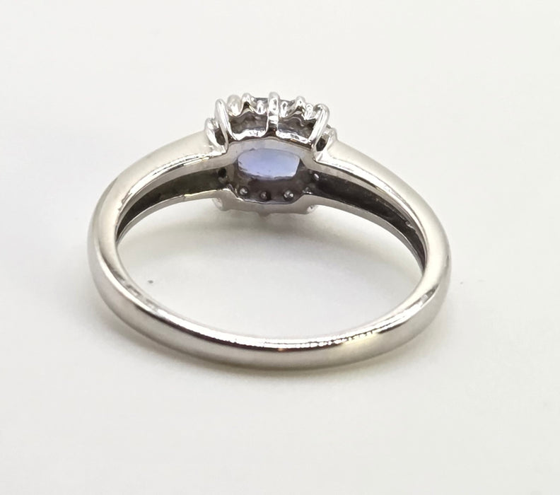 2293 :18ct White Gold Violet Blue Tanzanite 16 Sparkling Diamonds Ring