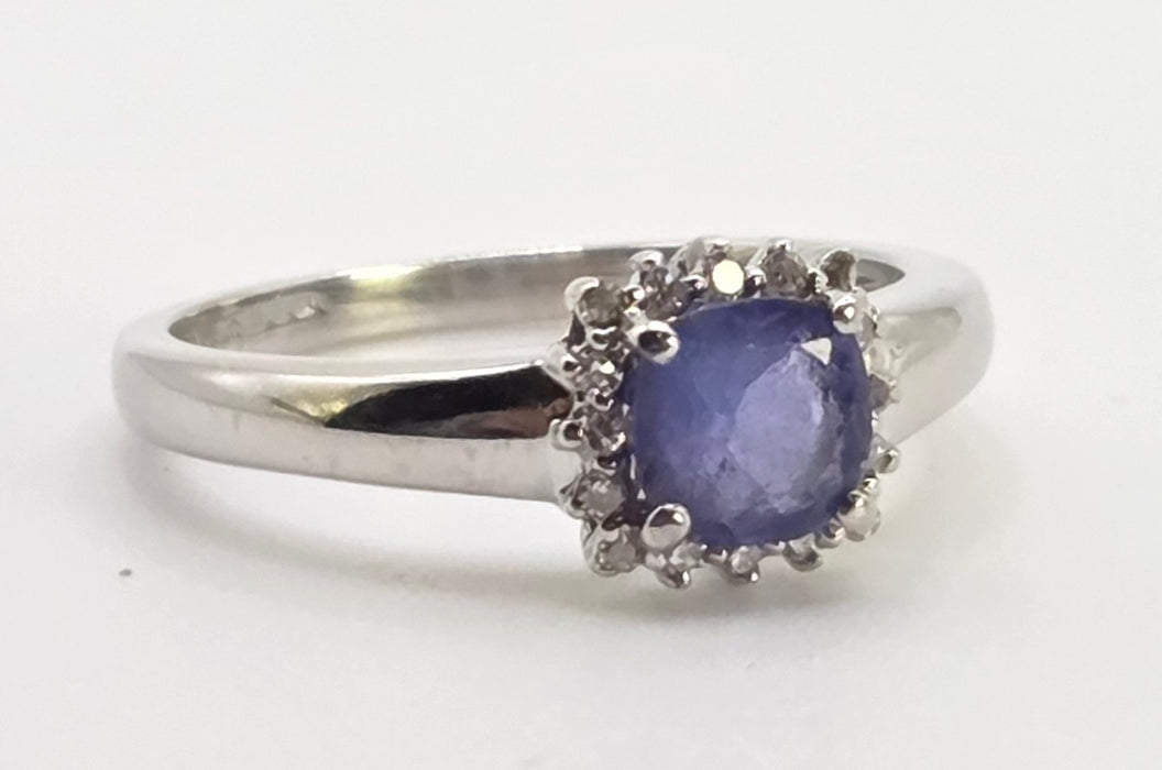 2293 :18ct White Gold Violet Blue Tanzanite 16 Sparkling Diamonds Ring