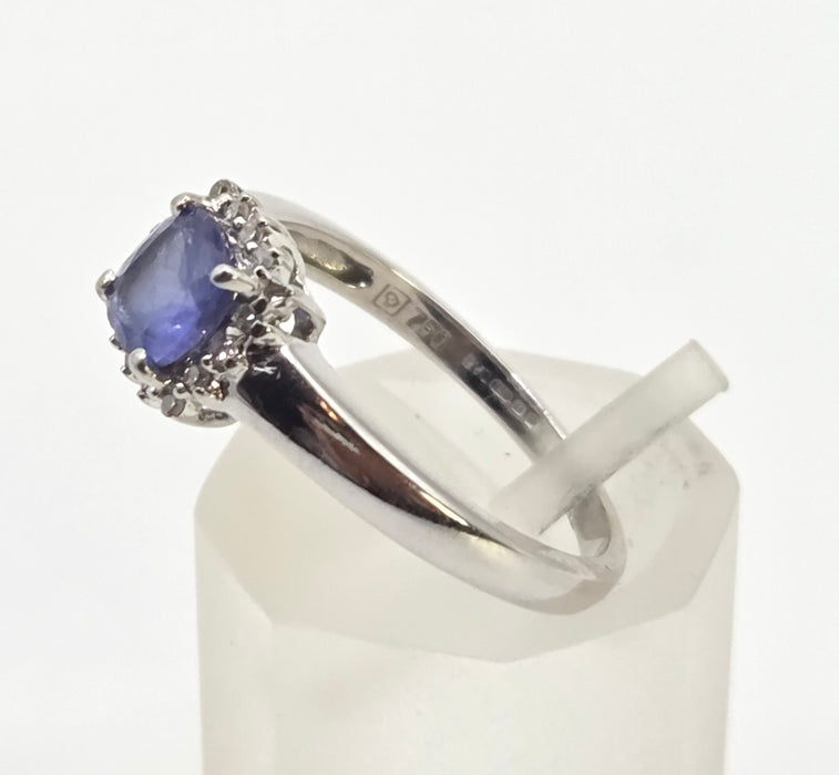 2293 :18ct White Gold Violet Blue Tanzanite 16 Sparkling Diamonds Ring
