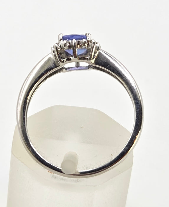 2293 :18ct White Gold Violet Blue Tanzanite 16 Sparkling Diamonds Ring