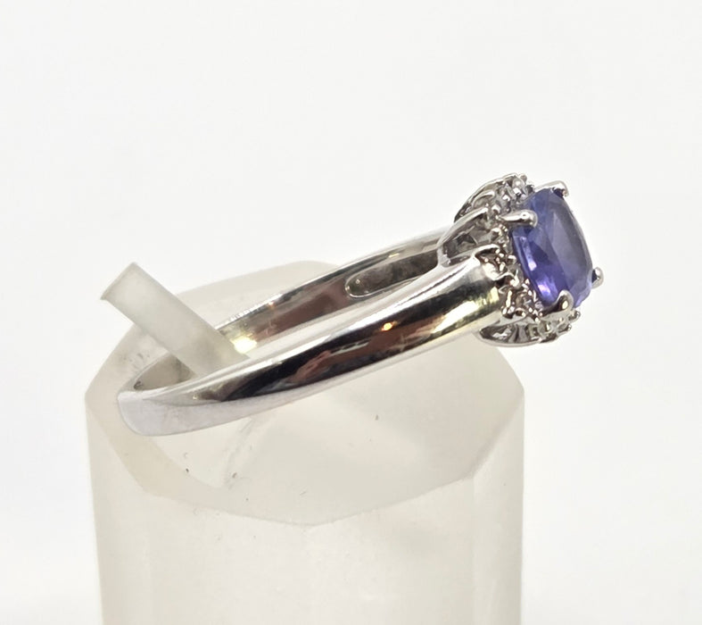 2293 :18ct White Gold Violet Blue Tanzanite 16 Sparkling Diamonds Ring