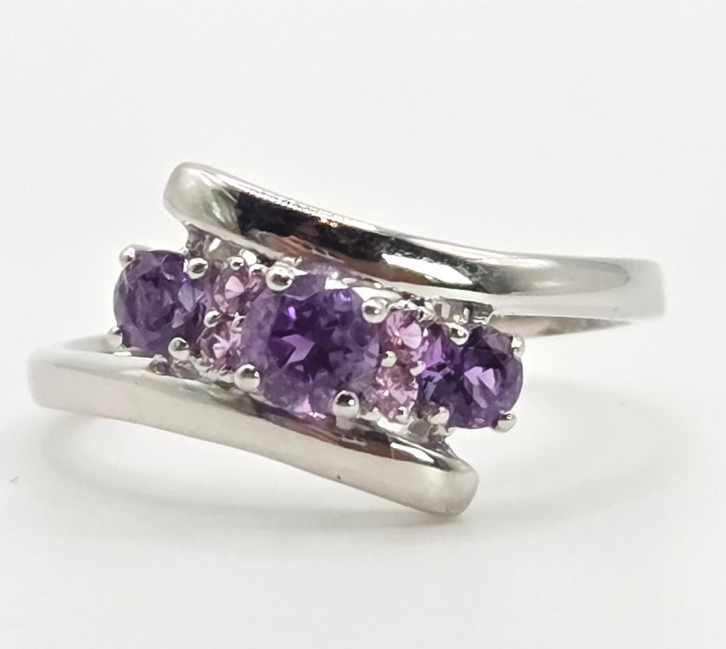 2414: Vintage: 9ct White Gold Lilac Amethysts Bypass Ring