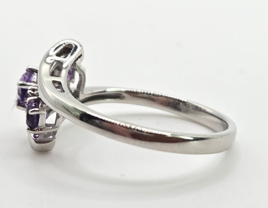 6381 Vintage: 9ct White Gold Purple & Lilac Amethyst Crossover Ring