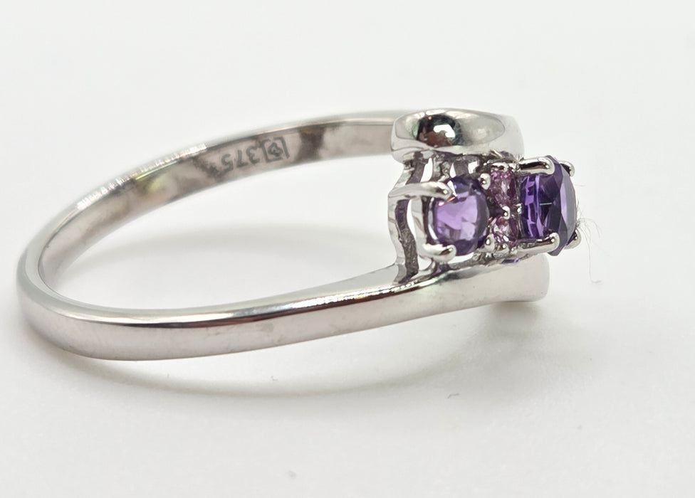 6381 Vintage: 9ct White Gold Purple & Lilac Amethyst Crossover Ring