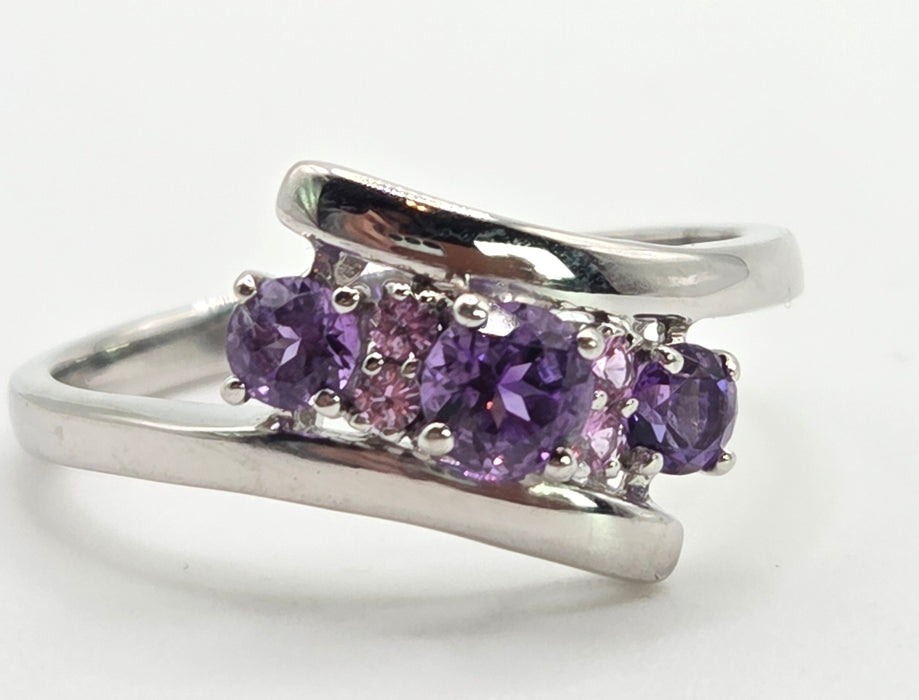 6381 Vintage: 9ct White Gold Purple & Lilac Amethyst Crossover Ring