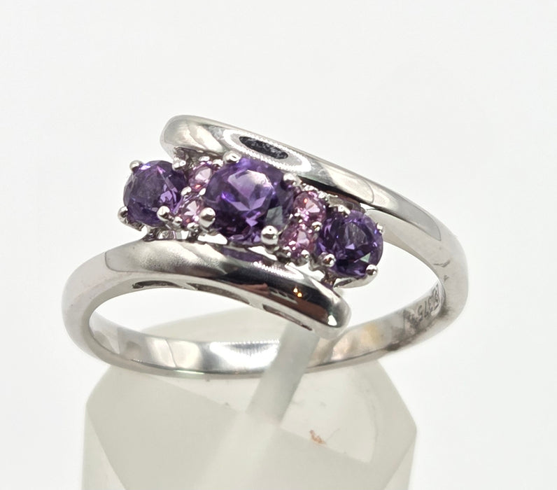 6381 Vintage: 9ct White Gold Purple & Lilac Amethyst Crossover Ring
