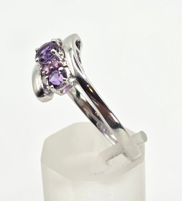 6381 Vintage: 9ct White Gold Purple & Lilac Amethyst Crossover Ring