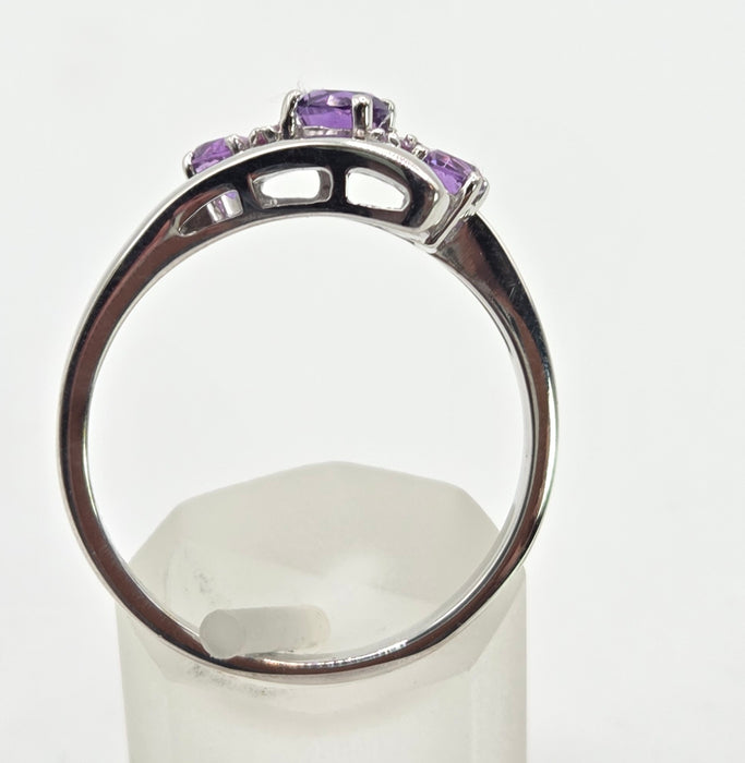 6381 Vintage: 9ct White Gold Purple & Lilac Amethyst Crossover Ring