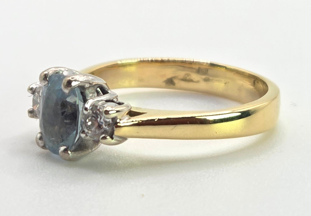 2012: Vintage: 18ct Gold Blue Aquamarine Diamonds 3-Stone Straight Ring