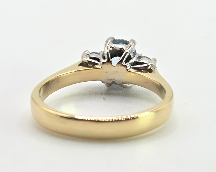 2012: Vintage: 18ct Gold Blue Aquamarine Diamonds 3-Stone Straight Ring