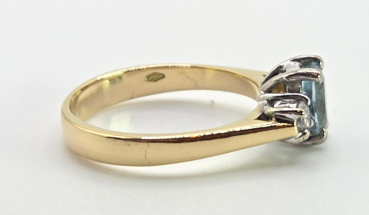 2012: Vintage: 18ct Gold Blue Aquamarine Diamonds 3-Stone Straight Ring