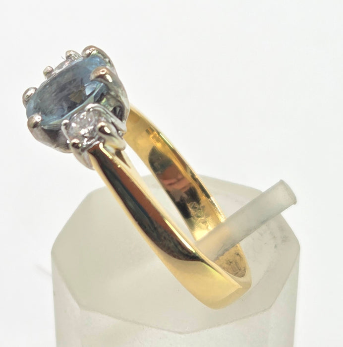 2012: Vintage: 18ct Gold Blue Aquamarine Diamonds 3-Stone Straight Ring