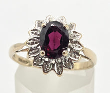 Cargar imagen en el visor de la galería, 2566: Vintage 9ct Gold Red Garnet Diamonds Flower Head Ring
