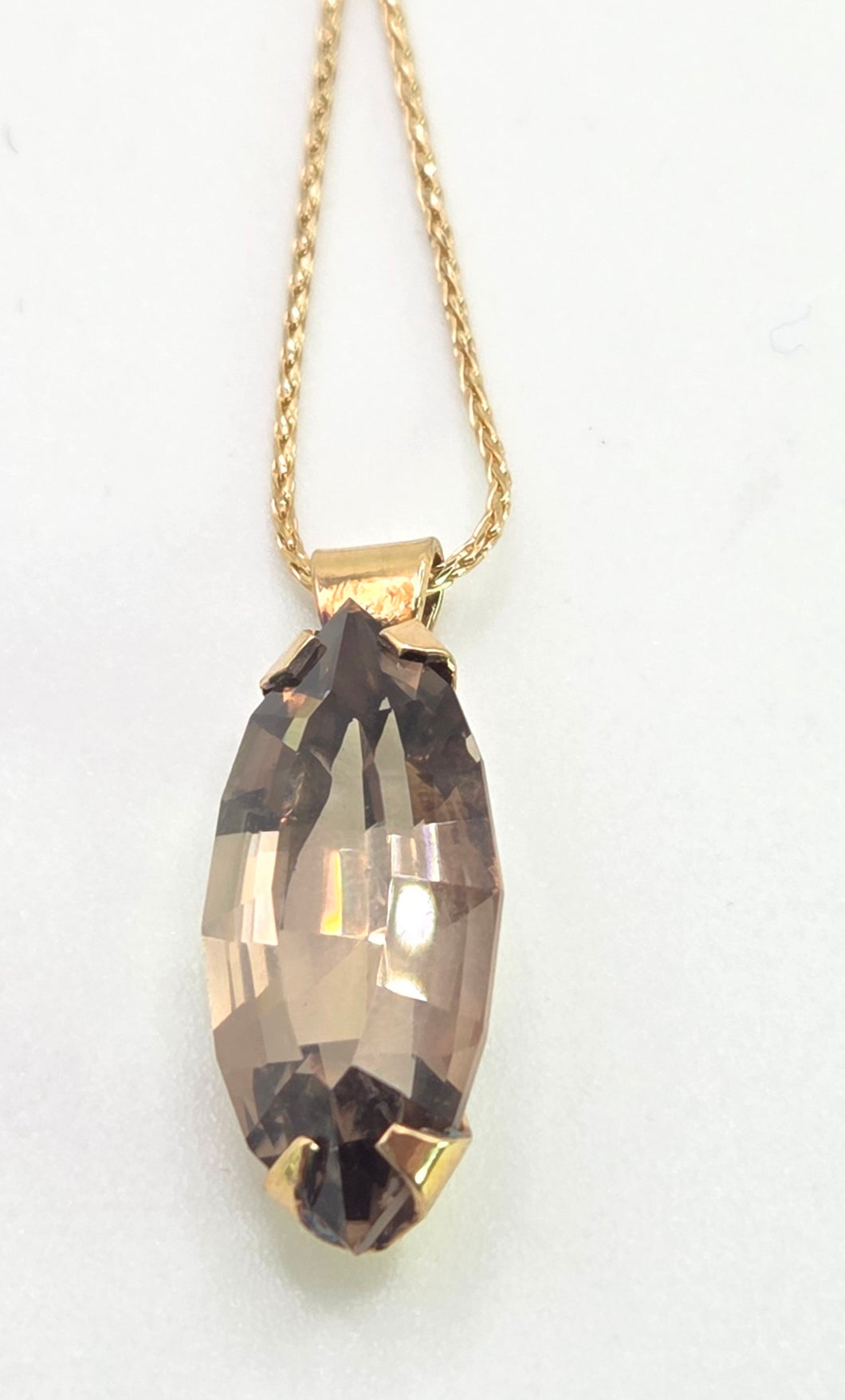 2581: Vintage: 9ct Gold Marquise Cut Smokey Quartz Pendant & Necklace