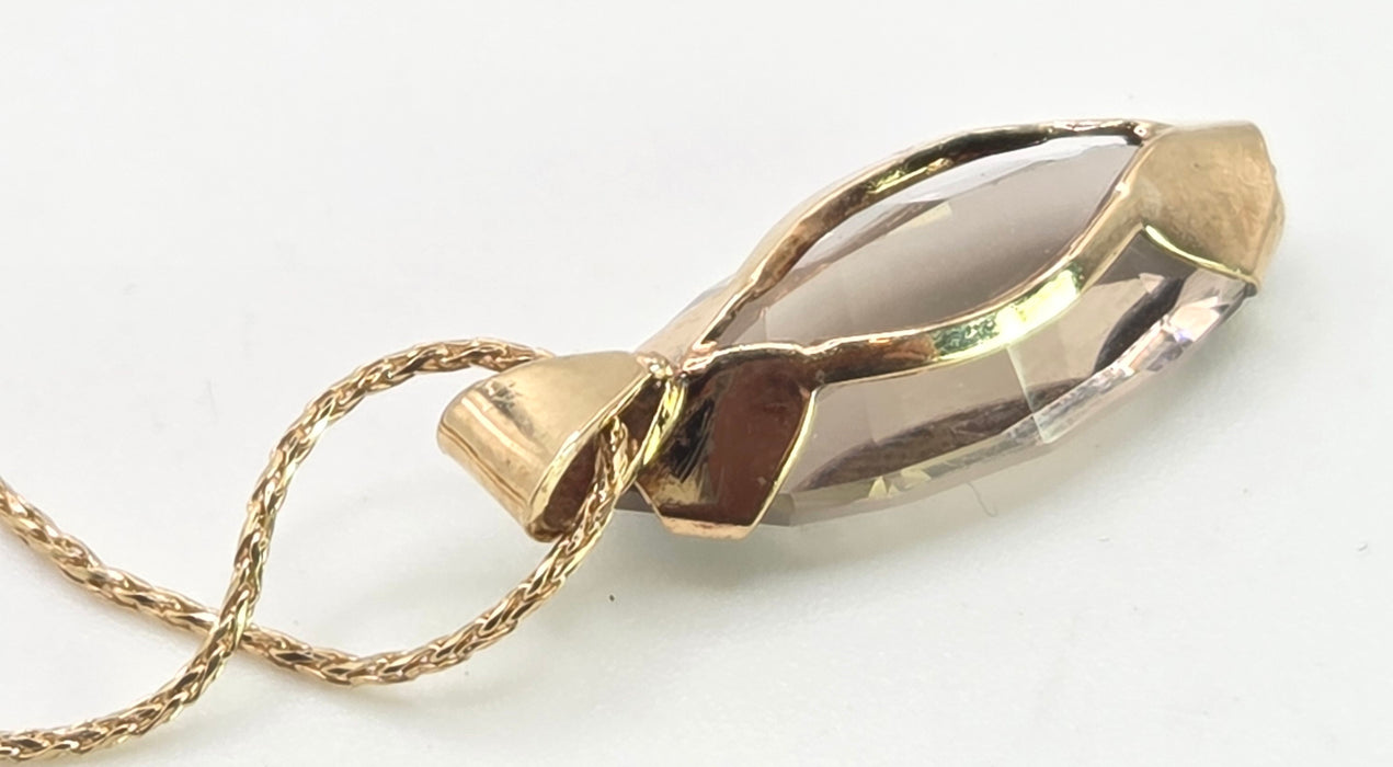 2581: Vintage: 9ct Gold Marquise Cut Smokey Quartz Pendant & Necklace