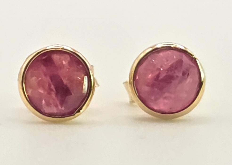 6385 Vintage: 9ct Yellow Gold Ruby Bezel Set Stud Earrings