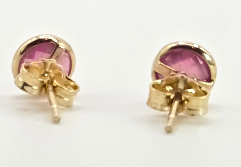 6385 Vintage: 9ct Yellow Gold Ruby Bezel Set Stud Earrings