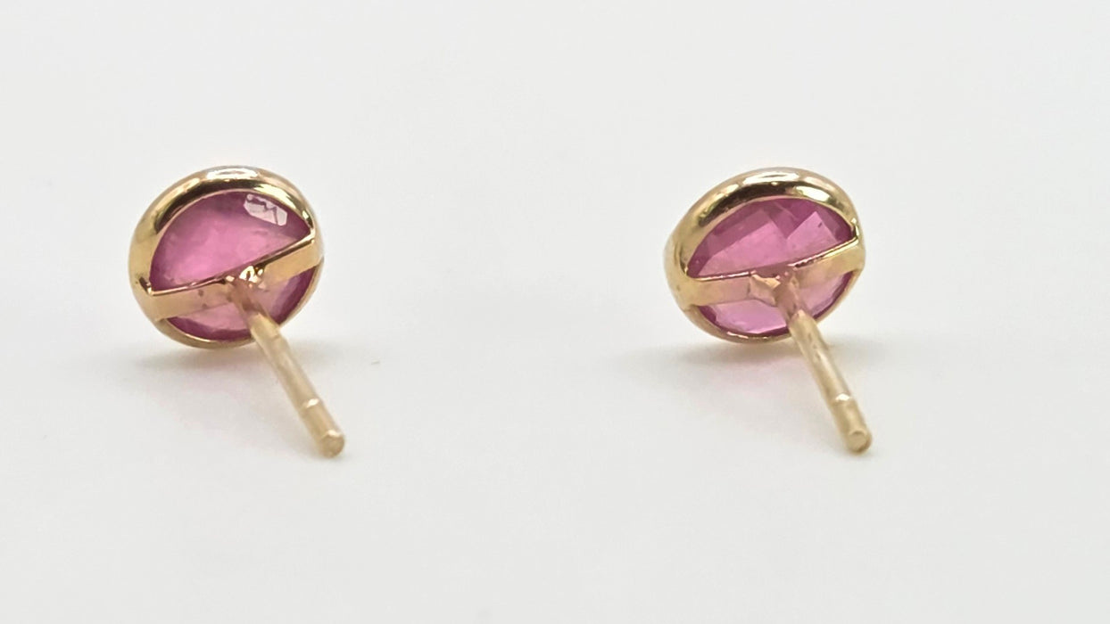 6385 Vintage: 9ct Yellow Gold Ruby Bezel Set Stud Earrings