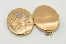 Load image into Gallery viewer, 2602: Vintage: 9ct Gold Large Photo Locket/Pendant
