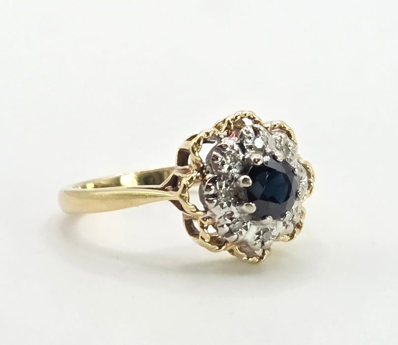 Vintage: 18ct Gold Blue Sapphire & Diamond Flowerhead Cluster Ring