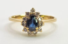 Load image into Gallery viewer, 0632: Vintage 18ct Gold Cornflower Blue Sapphire Diamonds Cluster Ring
