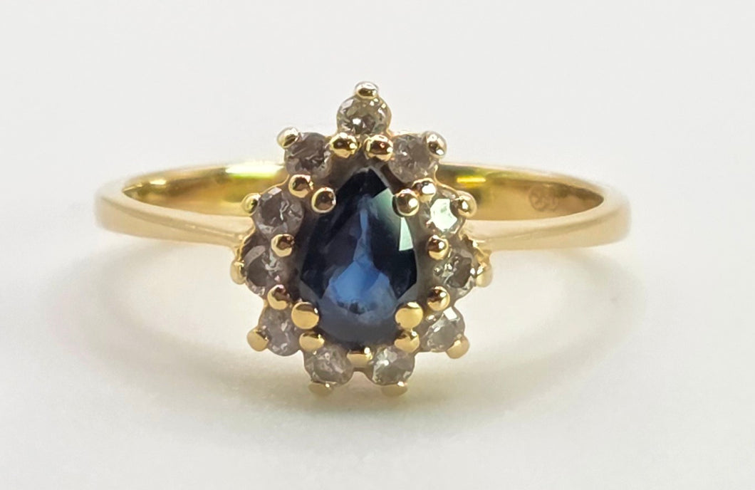 0632: Vintage 18ct Gold Cornflower Blue Sapphire Diamonds Cluster Ring