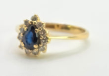 Load image into Gallery viewer, 0632: Vintage 18ct Gold Cornflower Blue Sapphire Diamonds Cluster Ring

