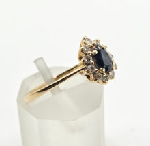 Load image into Gallery viewer, 0632: Vintage 18ct Gold Cornflower Blue Sapphire Diamonds Cluster Ring
