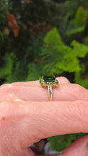 Load image into Gallery viewer, 6291 Vintage: 9ct Gold 15 Green Diopside Geometric Set Ring

