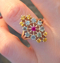 Cargar imagen en el visor de la galería, 2506- Vintage: 9ct Gold Green &amp; Yellow Sapphires Ruby Openwork Cocktail Ring

