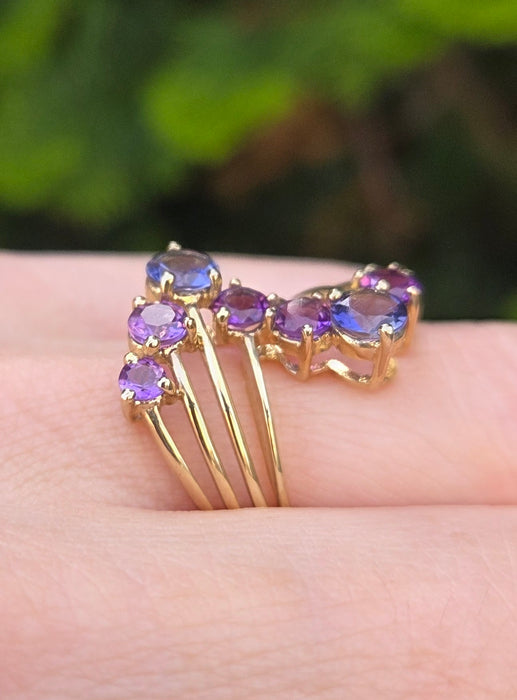 6319- Vintage 9ct Gold Iolites Amethysts Abstract Cocktail Ring