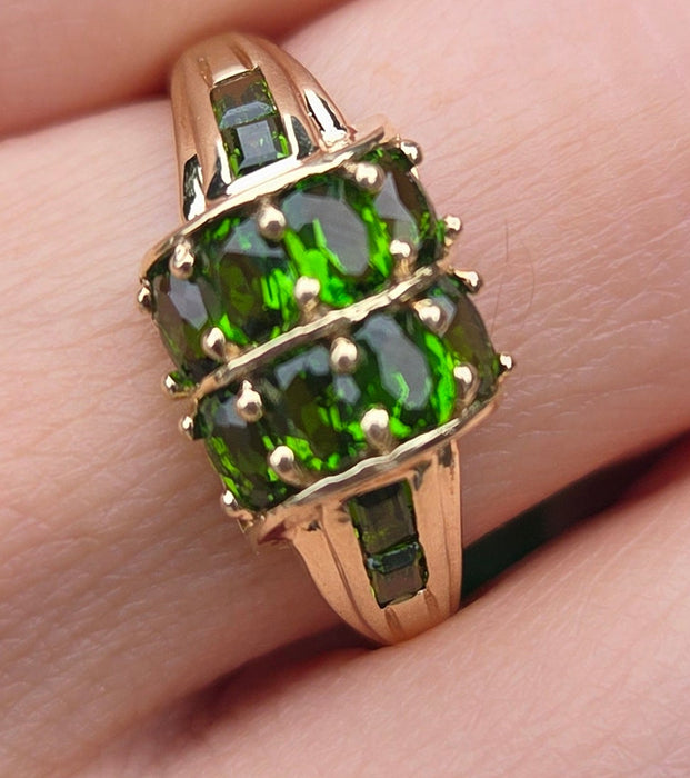 6376 Vintage: 9ct Yellow Gold Green Diopside Geometric Ring