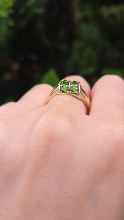 6376 Vintage: 9ct Yellow Gold Green Diopside Geometric Ring