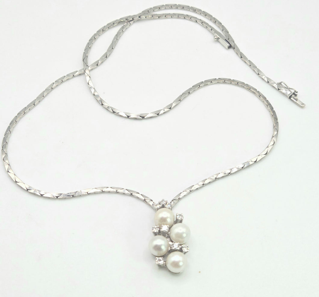 2695: Vintage: 18ct White Gold Designer Link Diamonds Pearls Necklace -Pristine