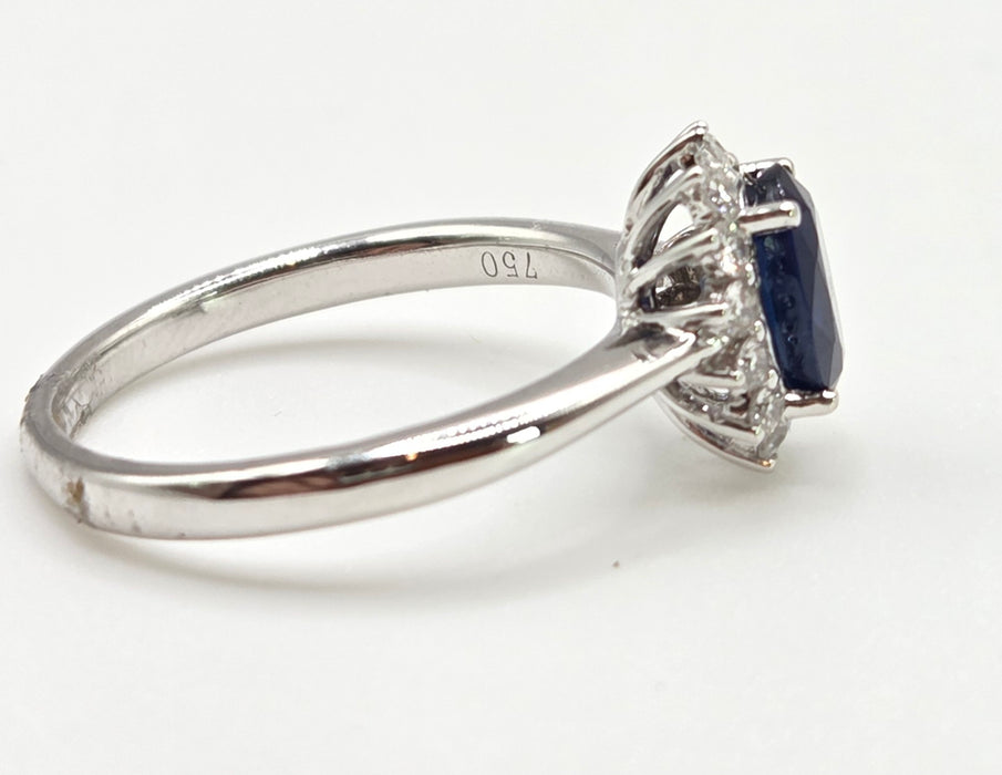 2688: Vintage 18ct White Gold Cornflower Blue Sapphire Diamonds Daisy Cluster Ring