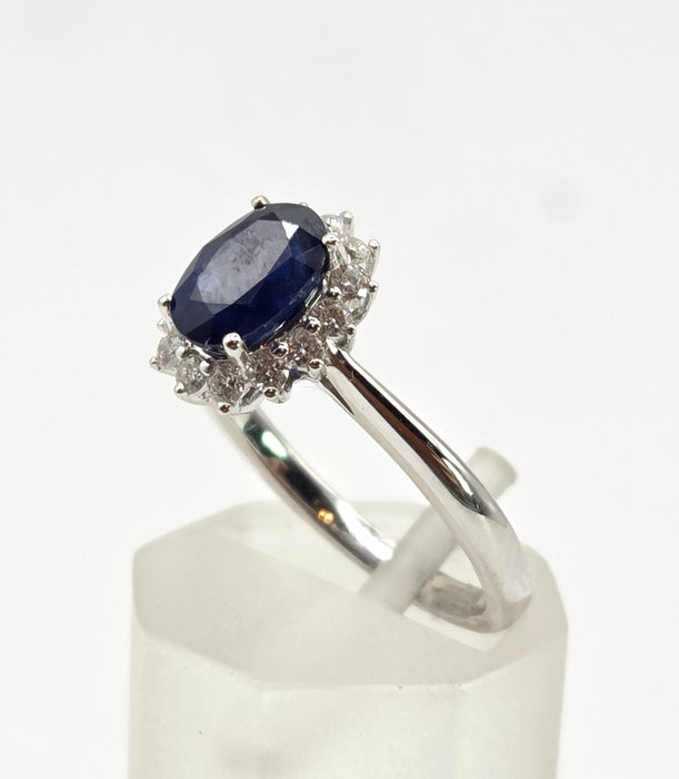 2688: Vintage 18ct White Gold Cornflower Blue Sapphire Diamonds Daisy Cluster Ring