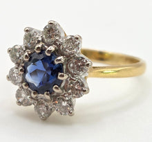Load image into Gallery viewer, 2693: Vintage 18ct Gold Cornflower Blue Sapphire Diamonds (0.6ct) Cluster Ring
