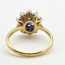 Load image into Gallery viewer, 2693: Vintage 18ct Gold Cornflower Blue Sapphire Diamonds (0.6ct) Cluster Ring

