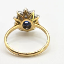 Load image into Gallery viewer, 2693: Vintage 18ct Gold Cornflower Blue Sapphire Diamonds (0.6ct) Cluster Ring
