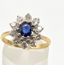 Load image into Gallery viewer, 2693: Vintage 18ct Gold Cornflower Blue Sapphire Diamonds (0.6ct) Cluster Ring
