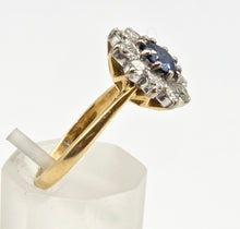 Load image into Gallery viewer, 2693: Vintage 18ct Gold Cornflower Blue Sapphire Diamonds (0.6ct) Cluster Ring
