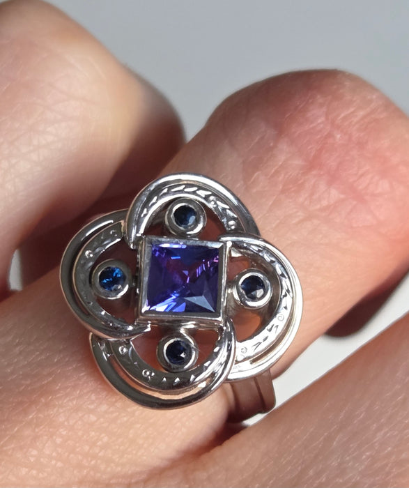 2556: Vintage: Fabulous 18ct White Gold Violet Blue Tanznaites Geometric Cocktail Ring