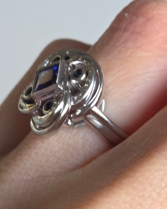 2556: Vintage: Fabulous 18ct White Gold Violet Blue Tanznaites Geometric Cocktail Ring