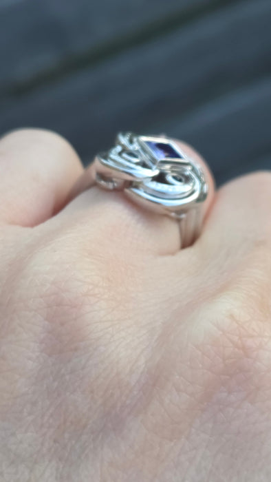 2556: Vintage: Fabulous 18ct White Gold Violet Blue Tanznaites Geometric Cocktail Ring