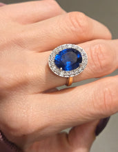Load image into Gallery viewer, 2622: 18ct Gold Cornflower Blue Sapphire (10.65ct) Diamonds Diana Cluster Ring- Exceptional
