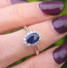Load image into Gallery viewer, 2688: Vintage 18ct White Gold Cornflower Blue Sapphire Diamonds Daisy Cluster Ring
