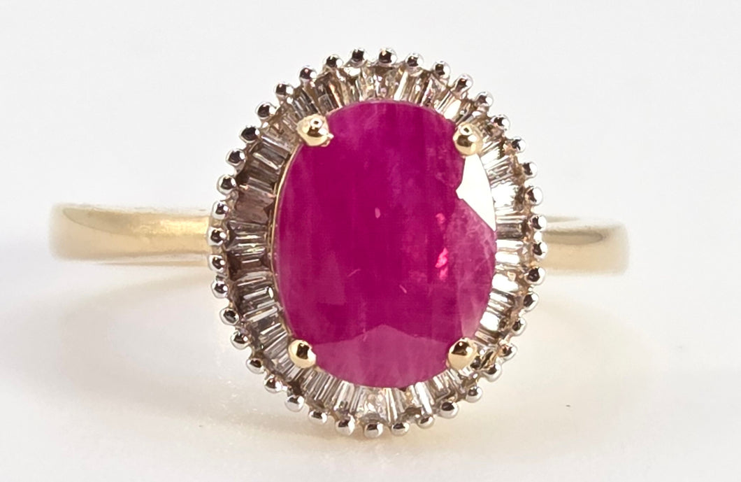 2562: Vintage: 18ct Gold Burmese Ruby Diamonds Cluster Ring